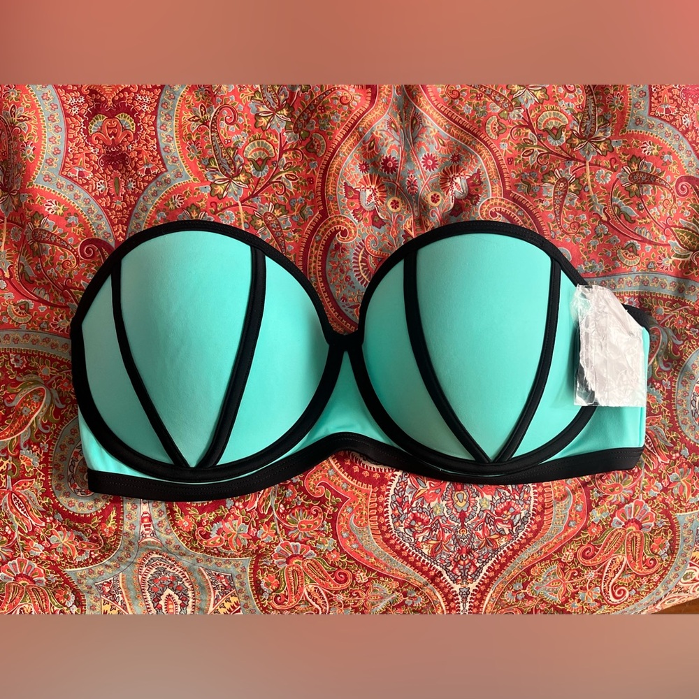 Pink by Victoria’s Secret swim top L DD